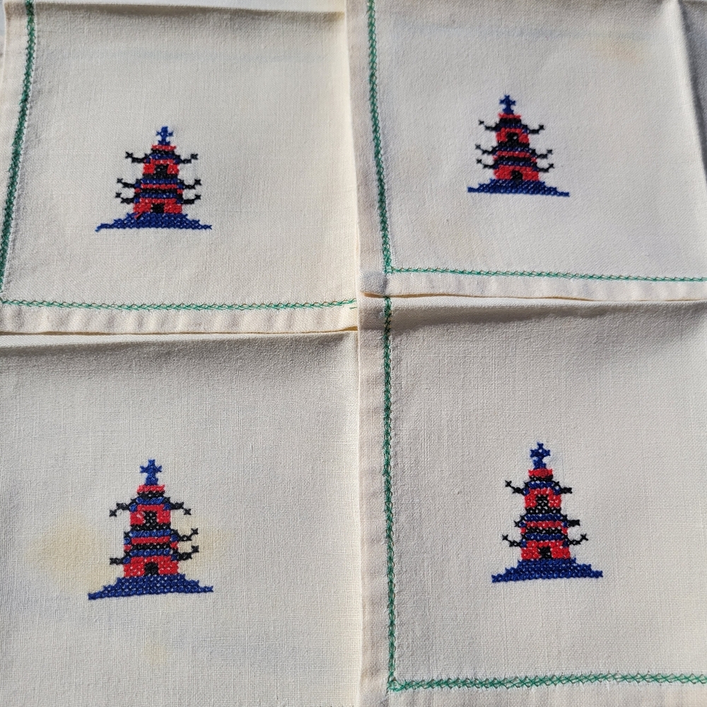 Vintage Embroidered Cloth Napkins (4) Cross-stitch Pagoda or Lighthouse? Nice!